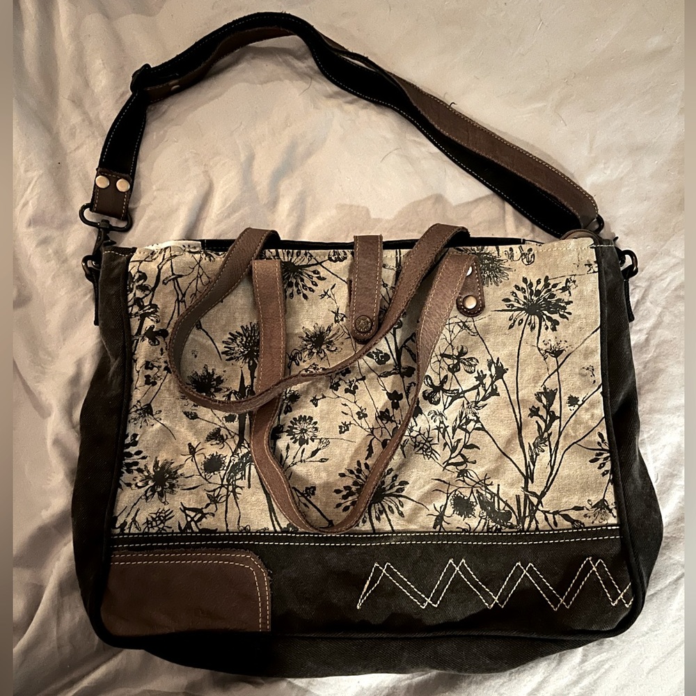 Myra Mystique Messenger Bag